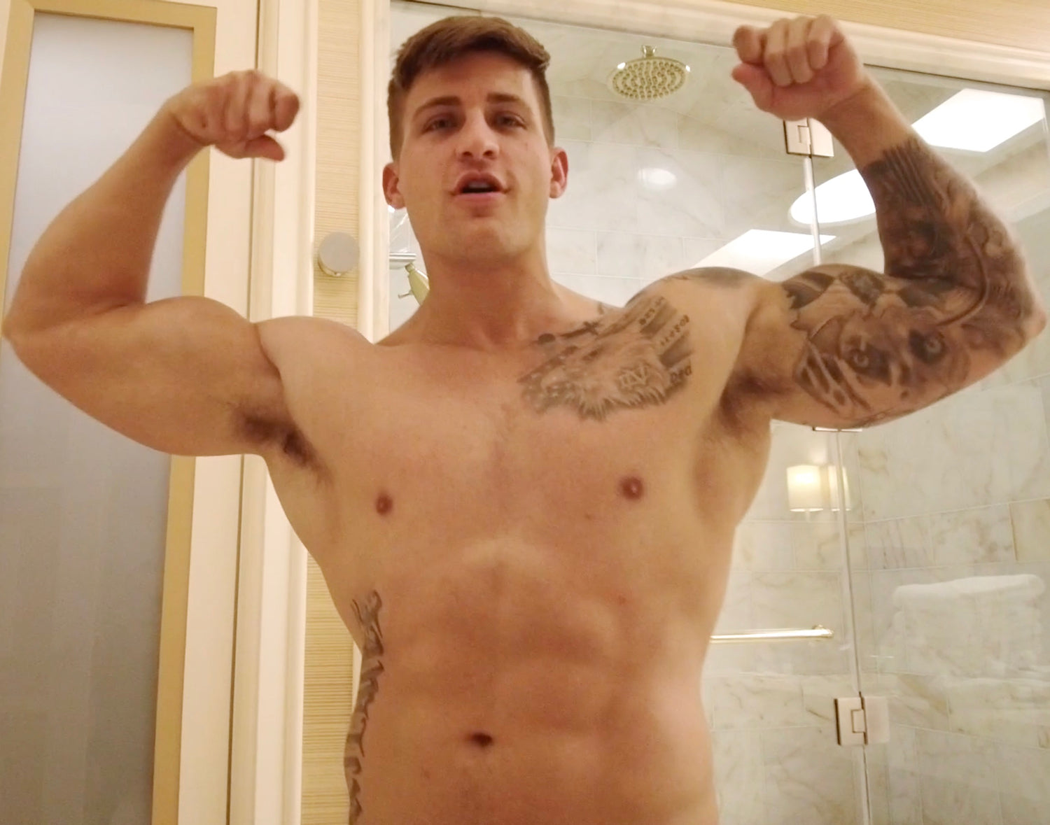 Eagle double bicep flexing