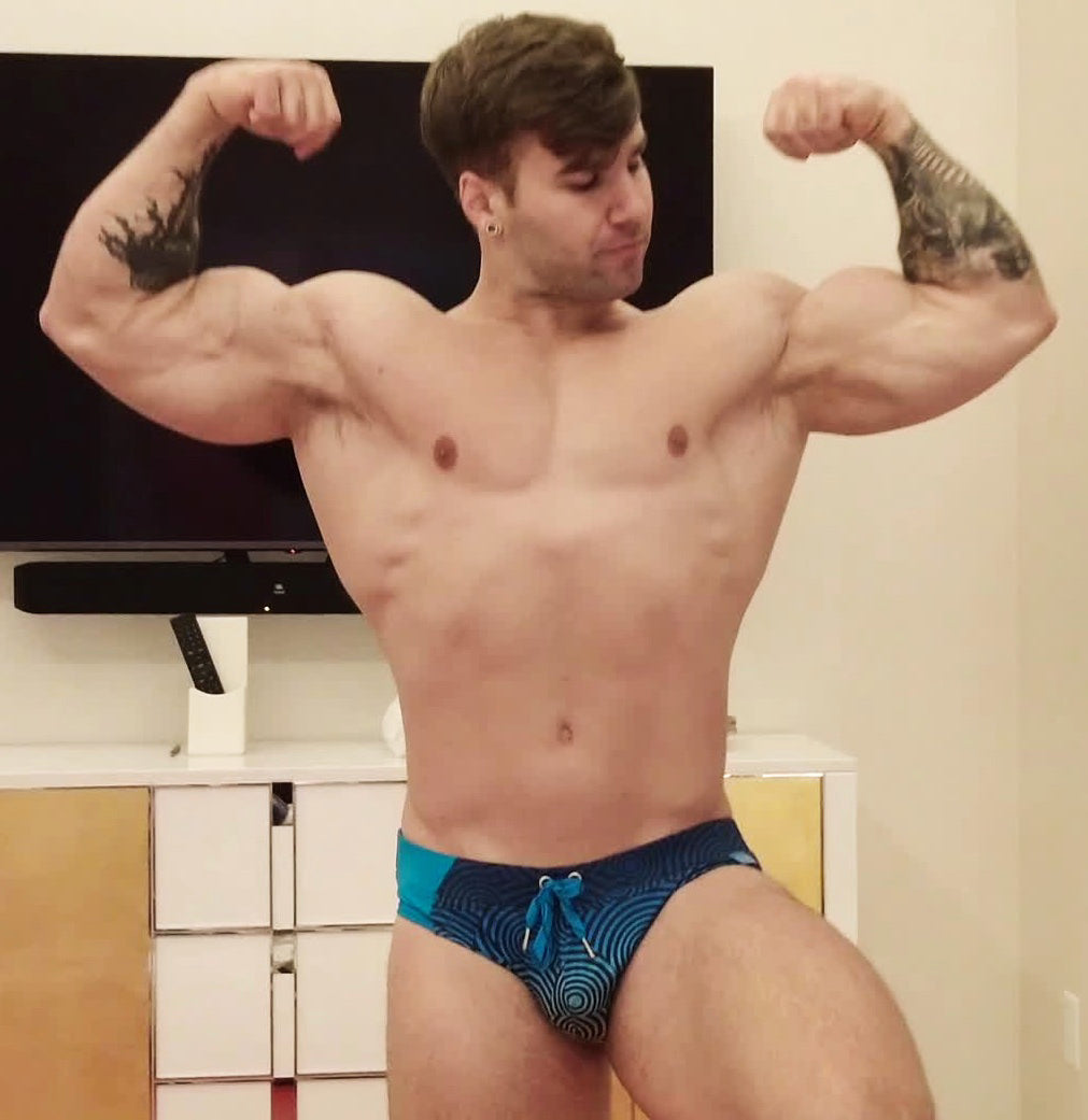 Loki double bicep flexing