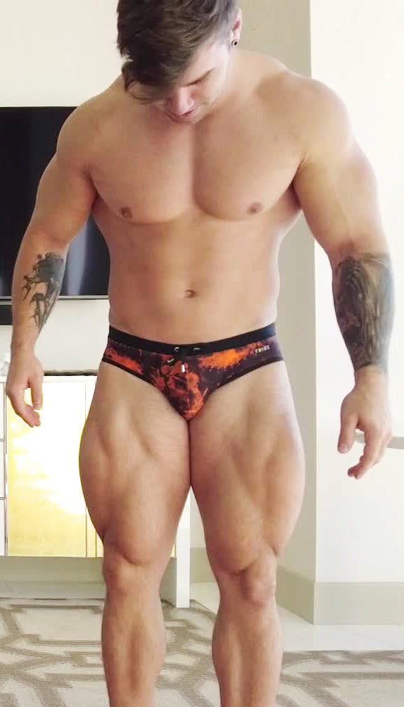 Loki flexing his thighs