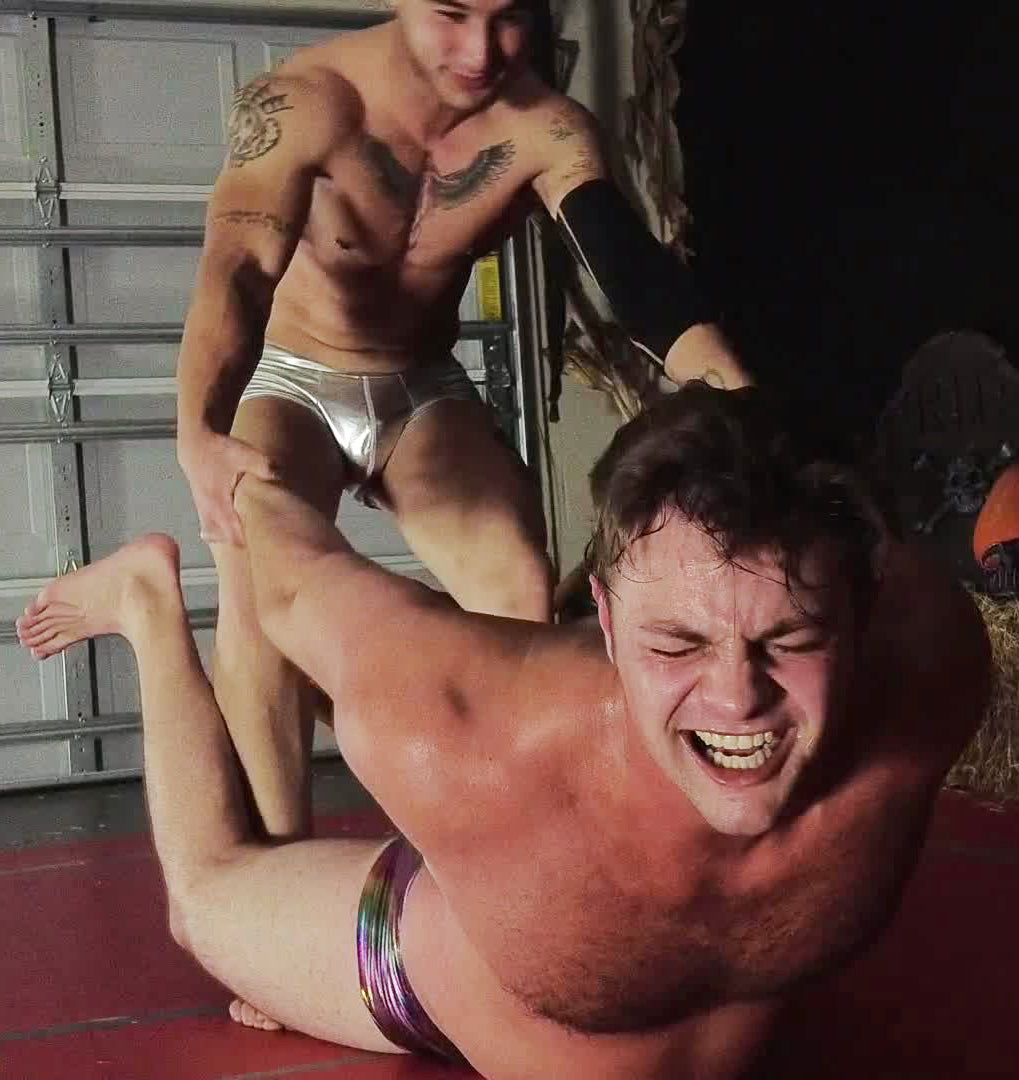 Stevie standing on Van Ackers thighs