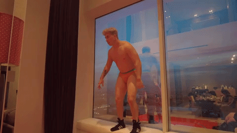 Axel jumping into Davins arms